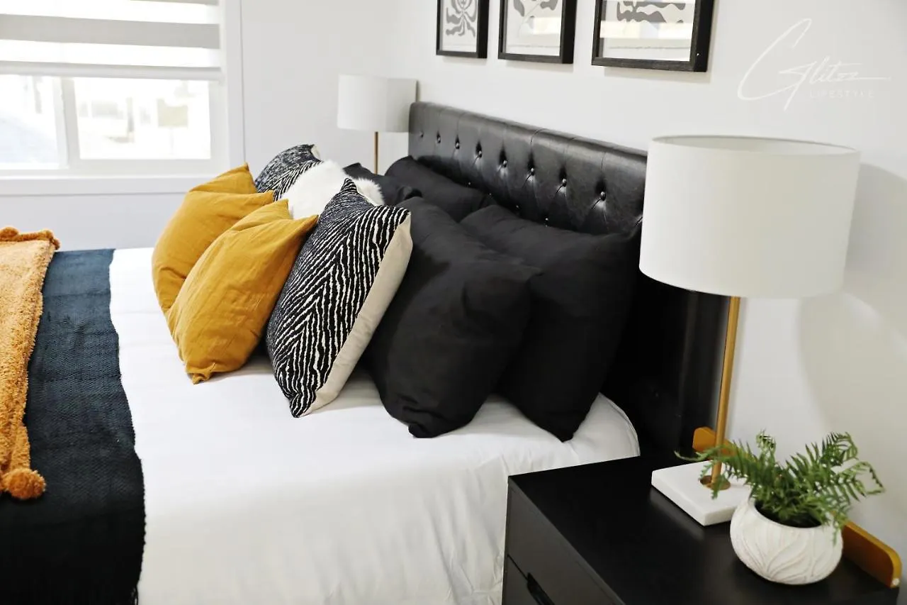 Boho Modern Retreat King Bed,Fireplace,Disney Эдмонтон 0*,
