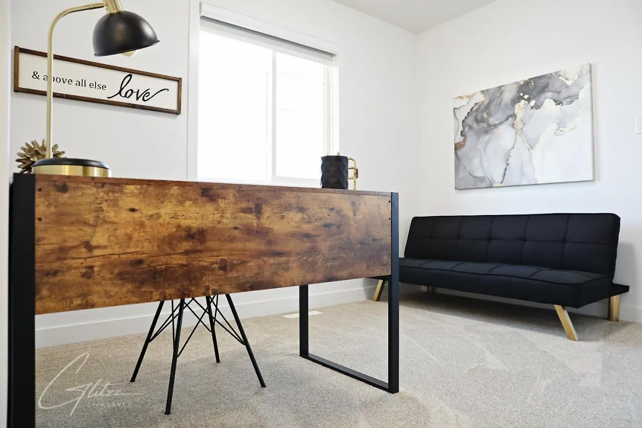Boho Modern Retreat King Bed,Fireplace,Disney Эдмонтон
