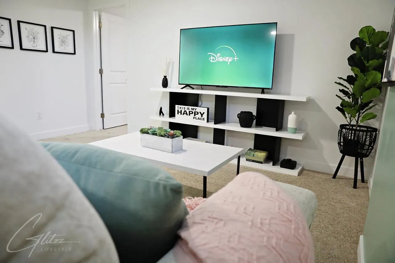 Boho Modern Retreat King Bed,Fireplace,Disney Эдмонтон